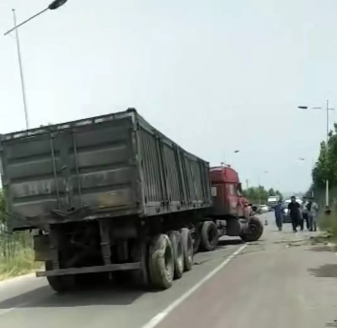 半掛車救援成功